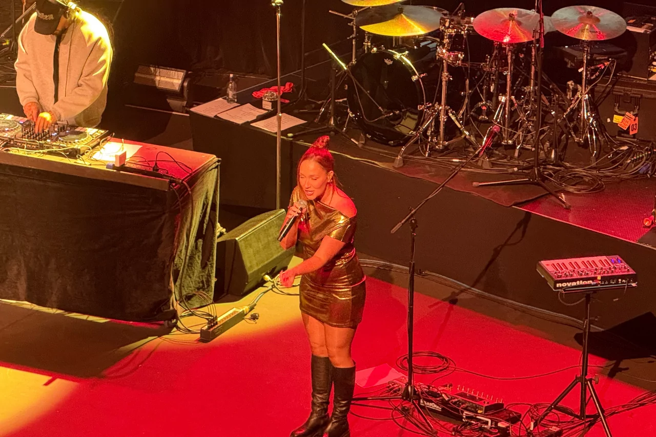 New Zealand singer Ella Monnery