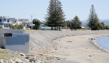Police hunt offenders after commercial robbery in Westshore, Napier