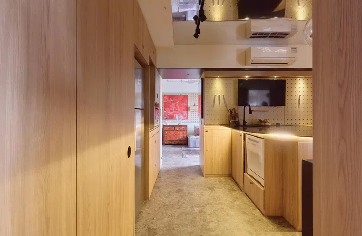 Kitchen in architect interior designer Winston Lim (of Winstudio)’s 3-room HDB in Pasir Ris.