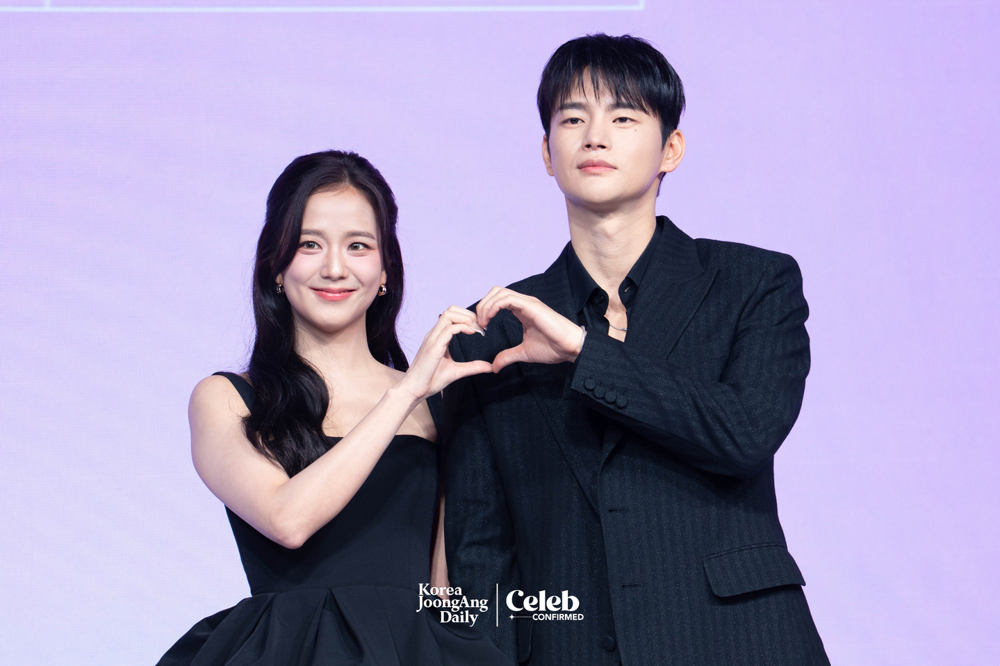 Actors Jisoo and Seo In-guk pose for a photo during a press conference for the Netflix original series “Boyfriend on Demand” at the JW Marriott Dongdaemun Square Seoul in central Seoul on Feb. 26. [DANIELA GONZALEZ PEREZ]