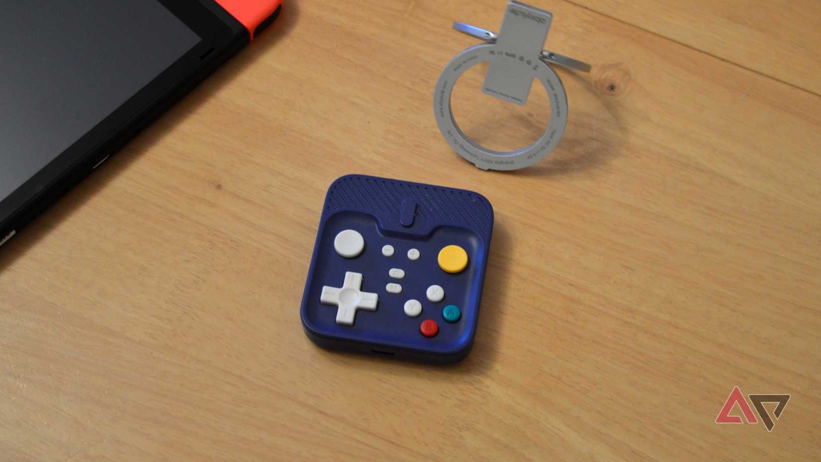 The Abxylute M4 on a table, with the magnetic ring separated.