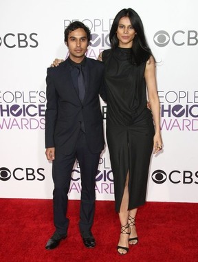 Kunal Nayyar and Neha Kapur arrive at the People’s Choice Awards at the Microsoft Theater in Los Angeles on Jan. 18, 2017.