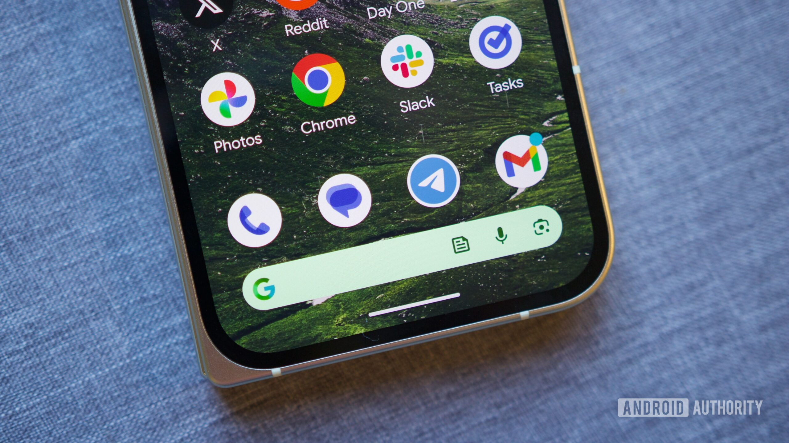 Customized Google Search bar on Android 17 Beta 1.