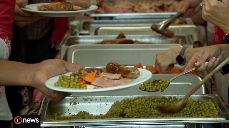 Around 560 people tucked into a hot meal at the Auckland City Mission on Christmas Day, partly thanks to volunteers.
