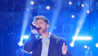 Fans Praise Alex Warren’s “Phenomenal” Grammys Performance After Sound Snafu