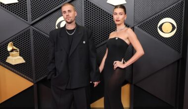 The National Desk dark theme brand icon