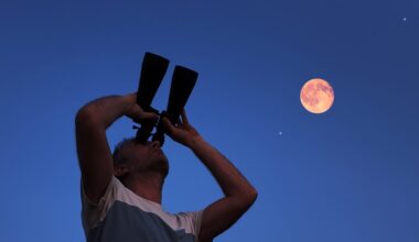 Best binoculars for stargazing and astronomy. Credit: m-gucci / Getty Images