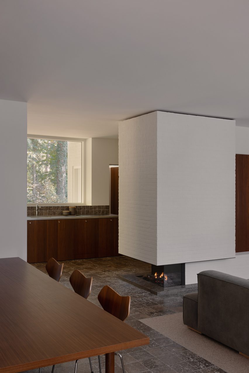 Fireplace in Bungalow Sint-Martens-Latem by Decancq Vercruysse