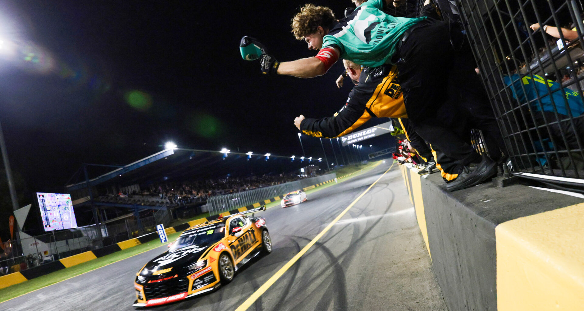 De Pasquale holds his nerve to deny Kostecki in Sydney cliffhanger - Repco Supercars Championship