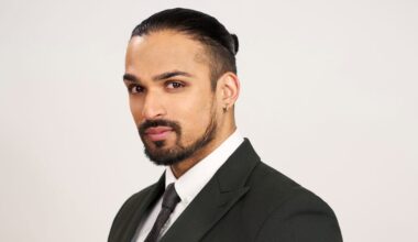 Ravi wins Mark's trust as tensions rise