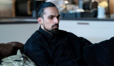 Ravi faces his final decision over Mark