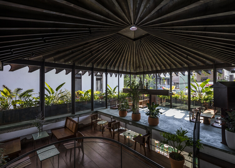 Everyday Heritage: 10 Vietnamese Coffee Shops Reviving Small-Scale Traditional Buildings - Image 13 of 29