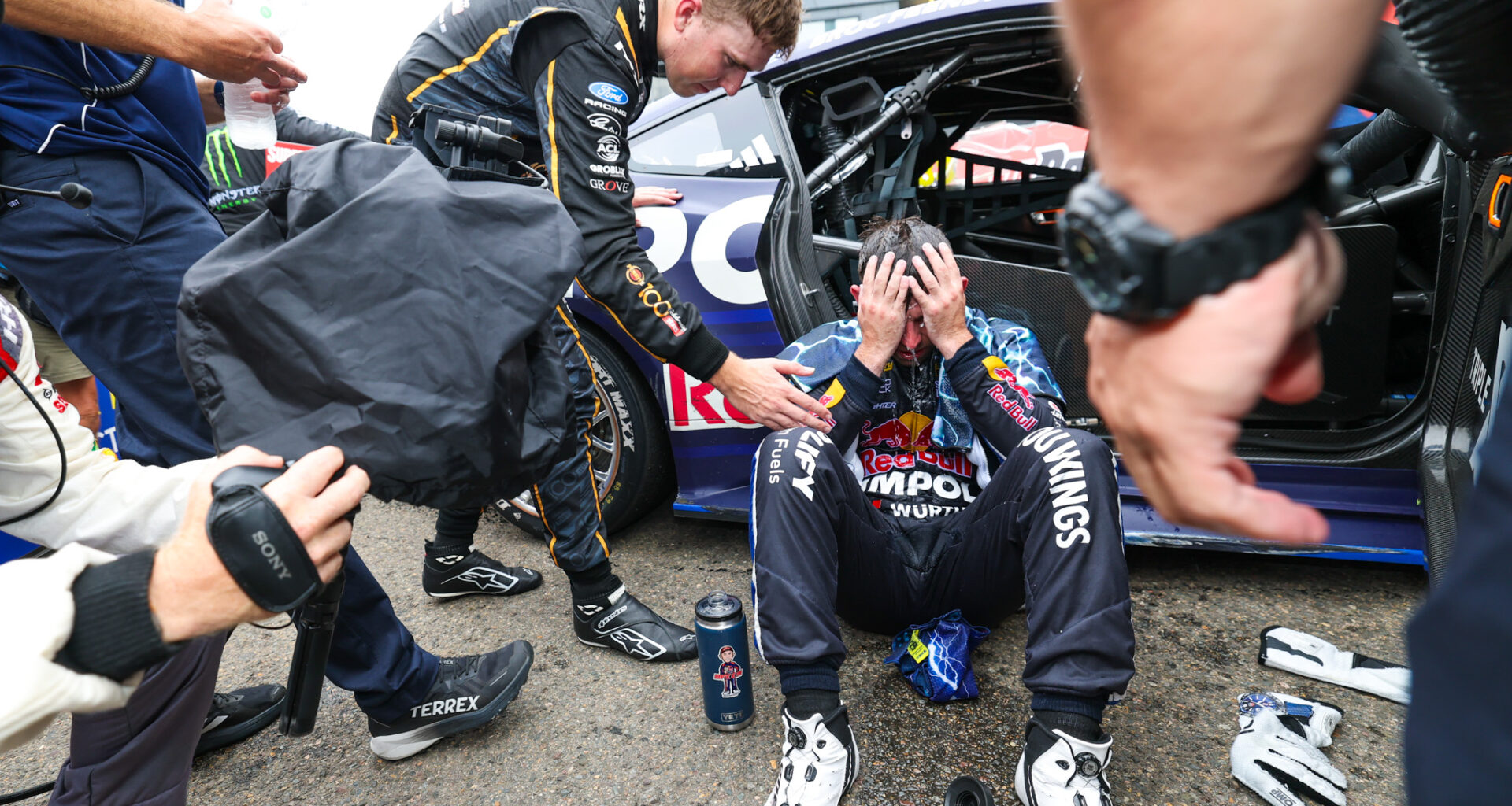 Feeney weathers storm, heartbreak for Allen in Sydney finale - Repco Supercars Championship