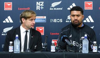 All Blacks support Savea in wake of Robertson sacking