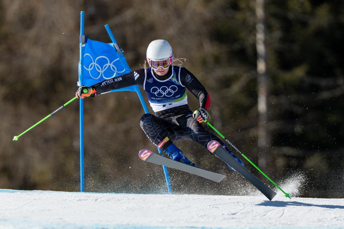 Robinson misses medals, Harrington into final