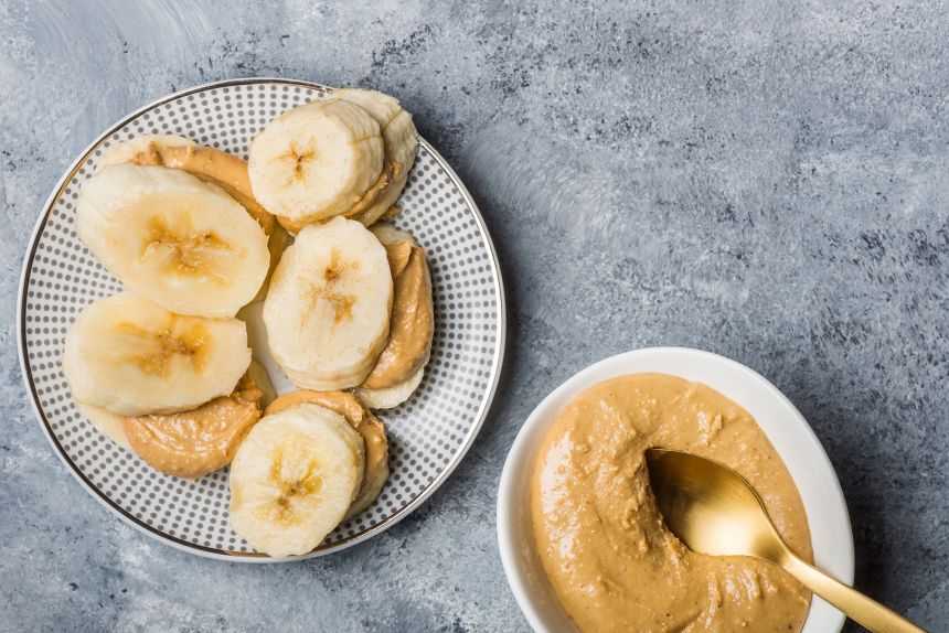 Banana slices with peanut butter can be a nutritious pre-workout snack.