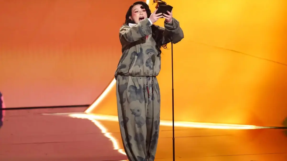 Lola Young at the Grammys 2026: “Messy” Wins Best Pop Solo Performance After a Comeback-Fueled Awards Night