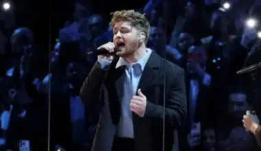 Singer Confronts Major Technical Issue During Grammys Performance