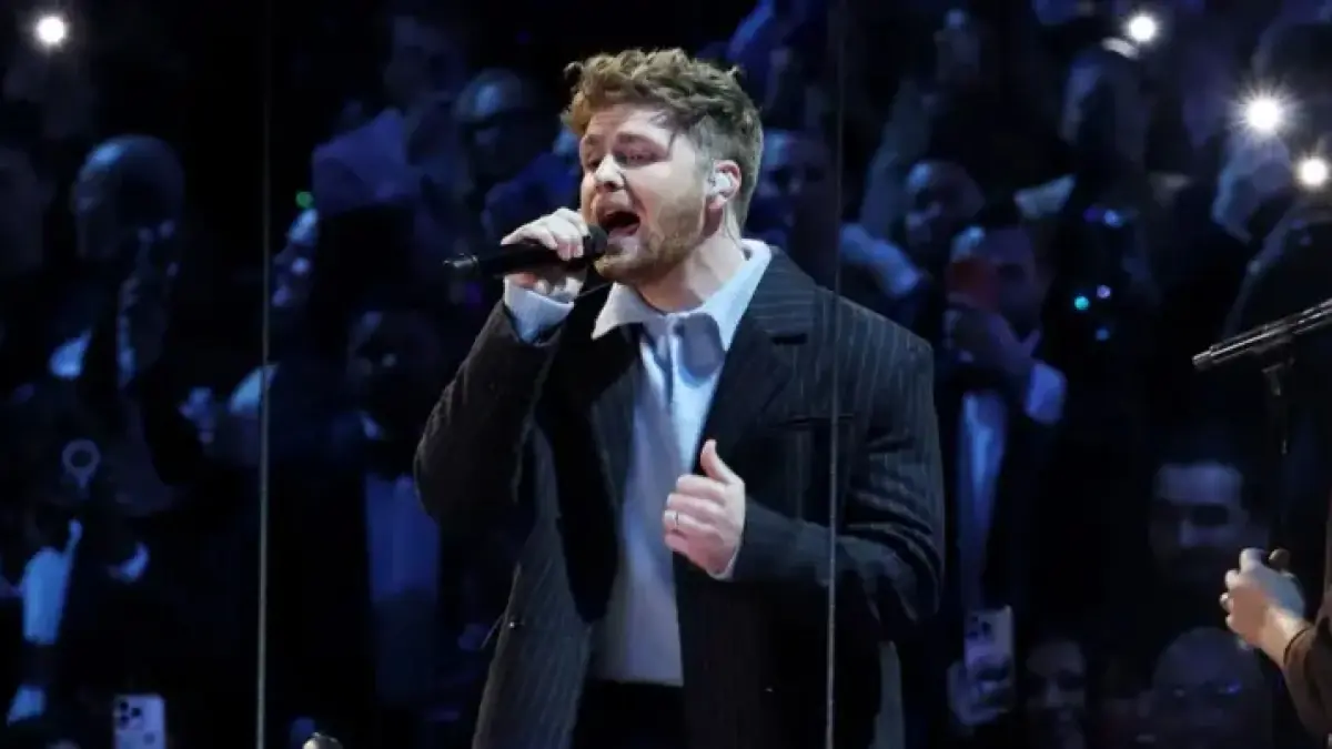 Singer Confronts Major Technical Issue During Grammys Performance