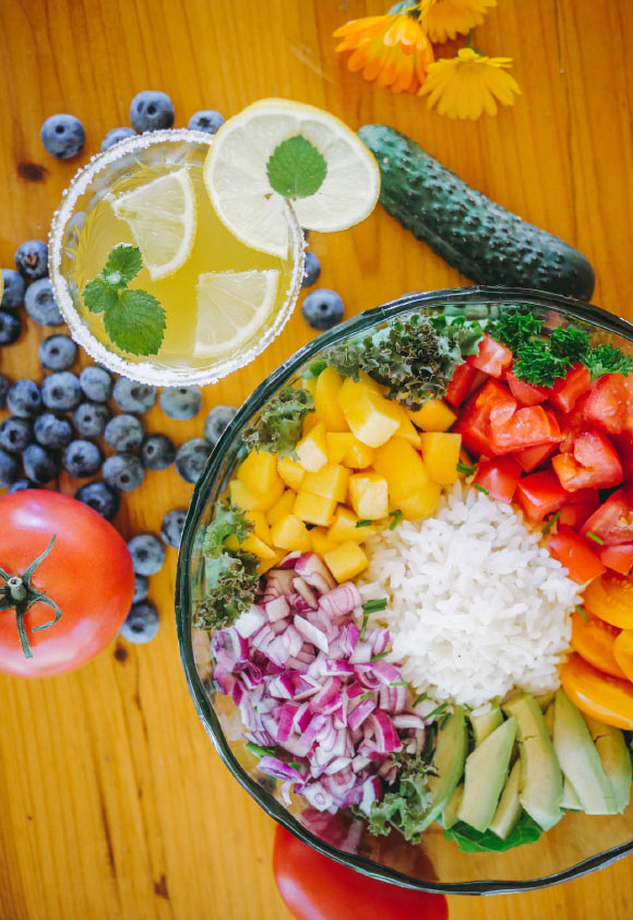 In adults with prediabetes, daily inclusion of avocado and mango increases fruit consumption, diversifies nutrient composition, and improves vascular function associated with cardiovascular health. Image credit: Tomek Walecki.