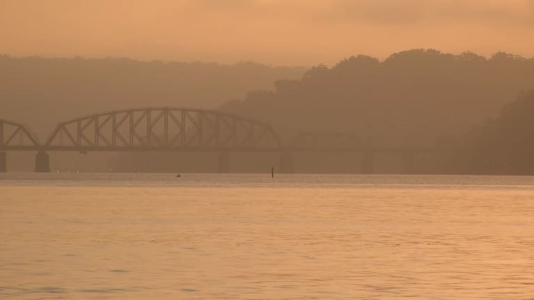 Images supplied to 1News from Nine showed the Sydney Harbour Bridge surrounded by haze from wildfires.
