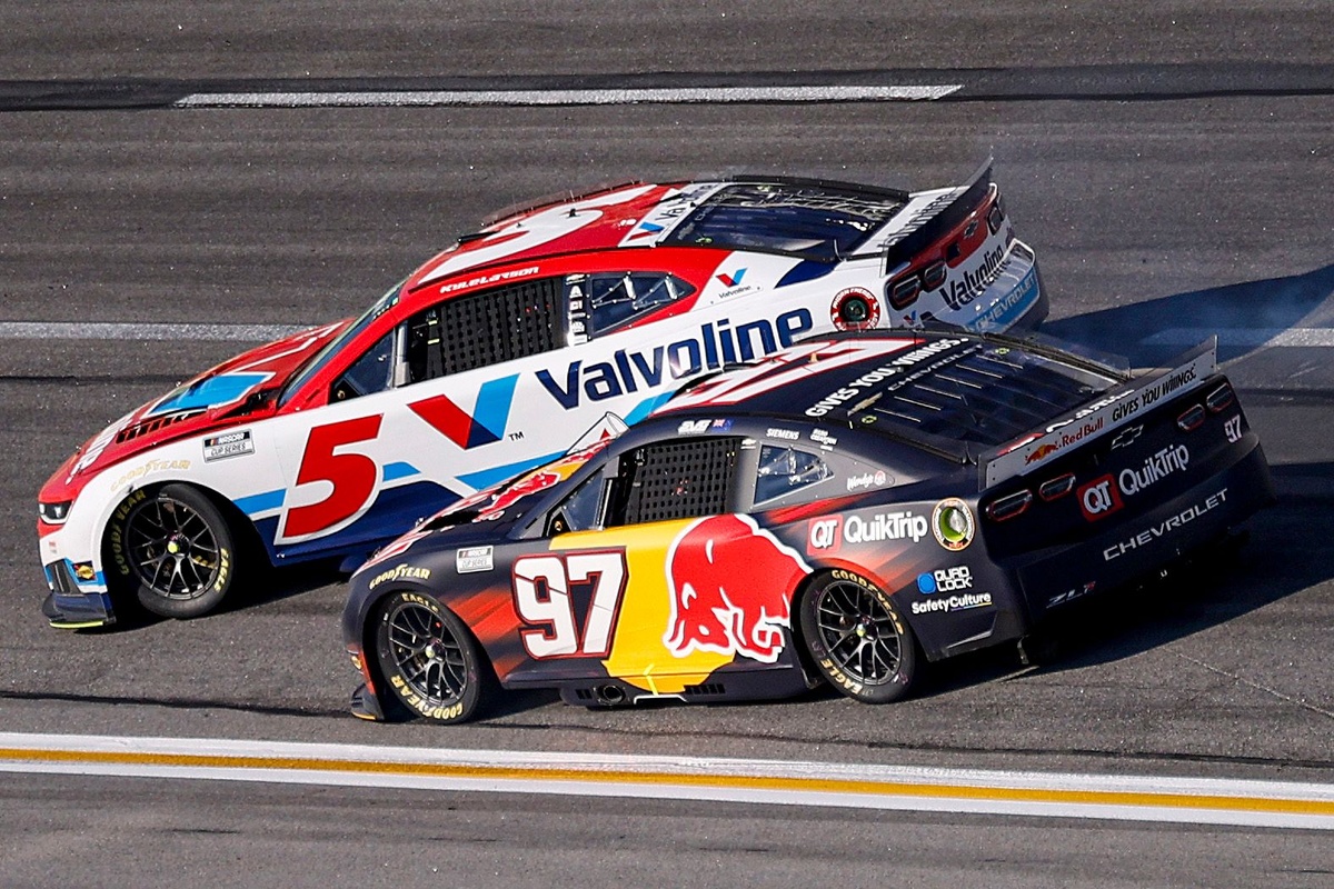 Shane van Gisbergen spins twice, still earns career-best oval Cup finish