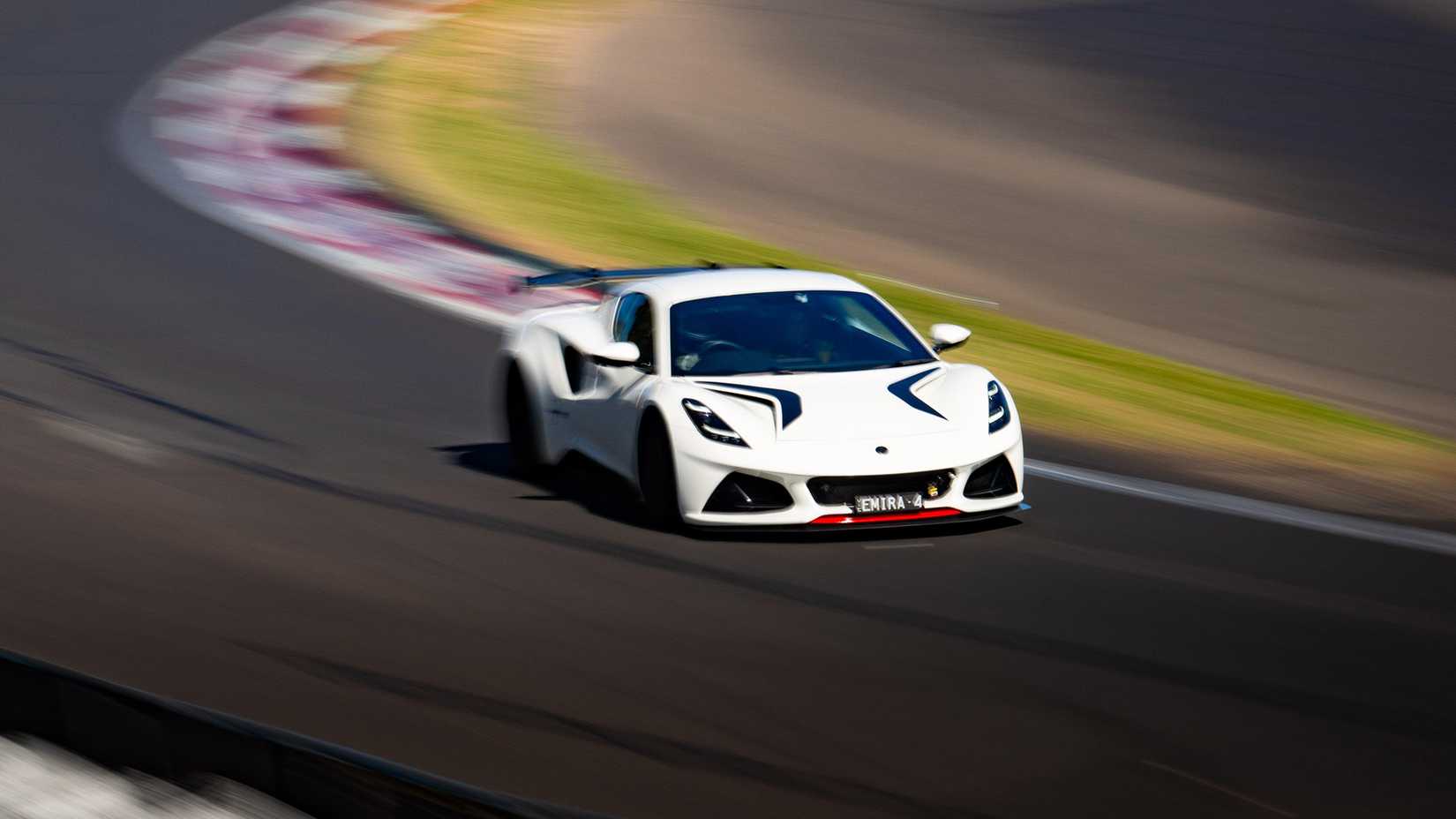 Lotus Emira Bathurst Edition (2)