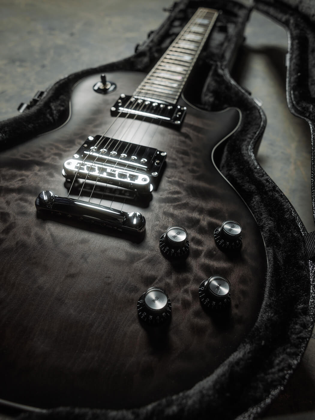 Close up on the body of the Mark Morton Les Paul Modern Quilt. The AAA maple top shows dark ripples.