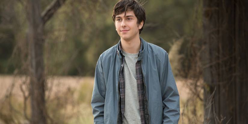 Death Note star Nat Wolff in a field in Paper Towns