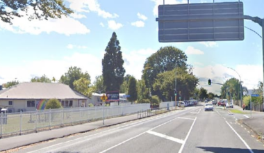 Manhunt in Hamilton after person seriously hurt in road rage attack