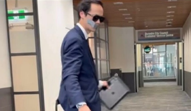 Ong escorted out of meeting by fellow councillors