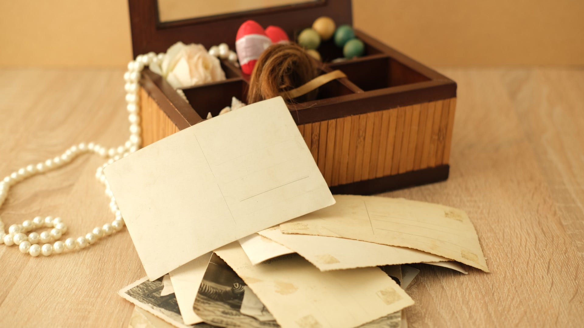 keepsakes kept by people who have pictures in photo albums