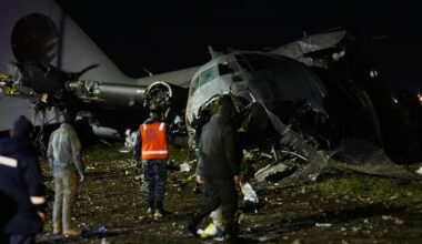 People rush to grab money scattered in fatal Bolivia cargo plane crash