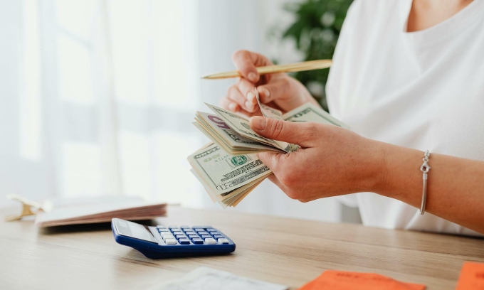 My younger colleagues think $116,000 in savings is enough for early retirement