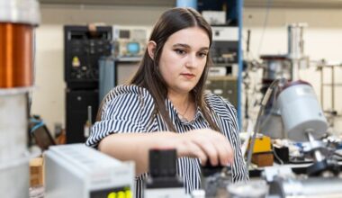 Student makes cosmic dust in a lab, shining a light on the origin of life