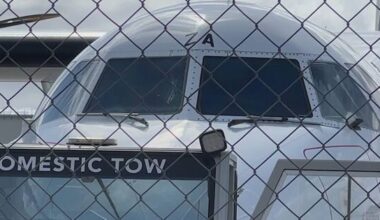 Plane lands safely in Auckland after pilots notice windscreen crack