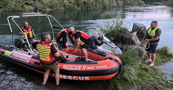 Seven people rescued from Waikato River