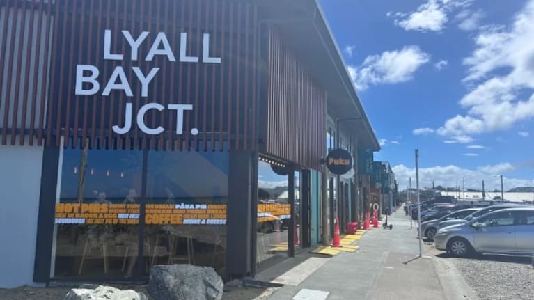 Popular Lyall Bay food stop Puku Pies was seeing the effects too.