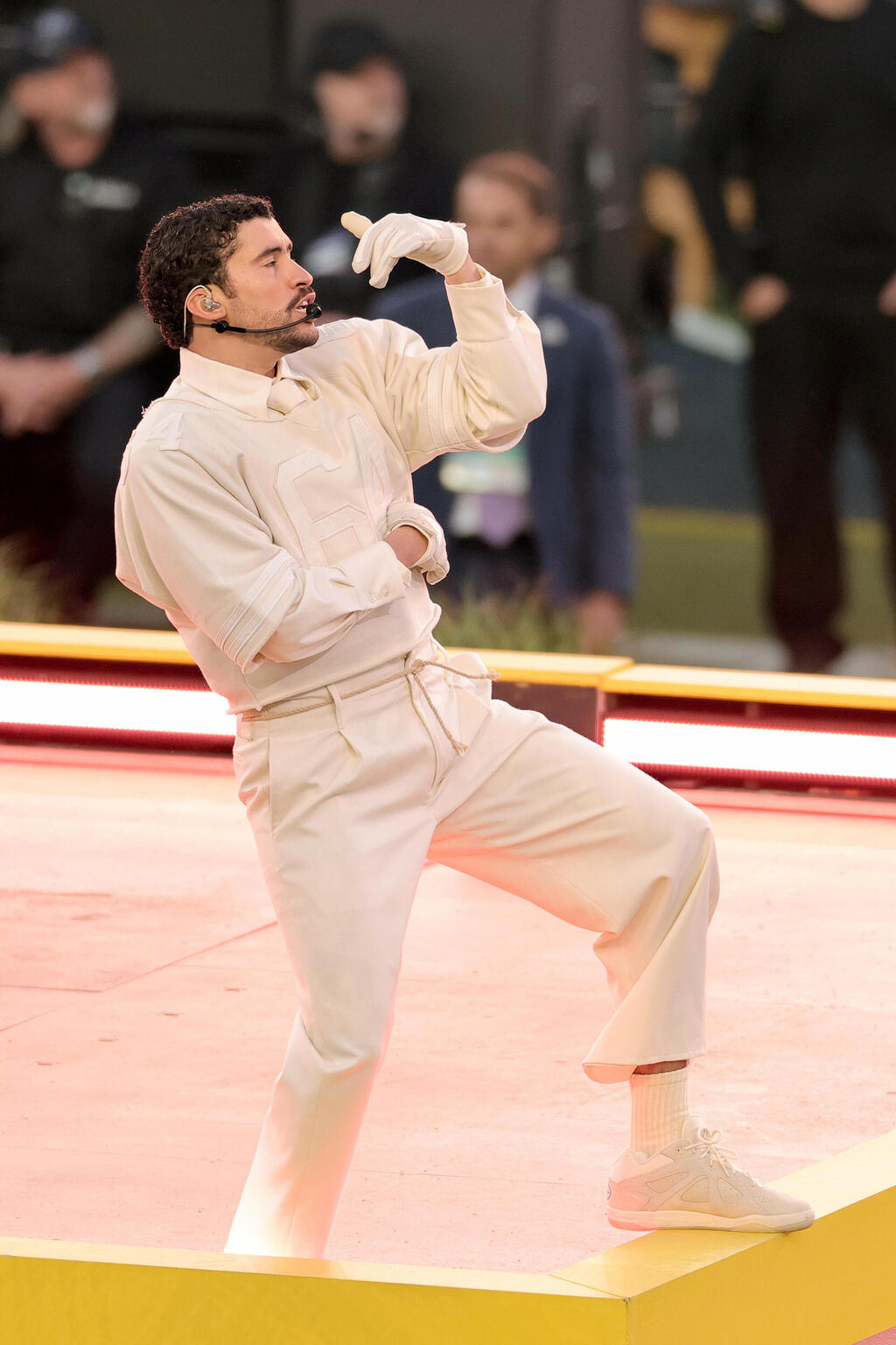 Bad Bunny wearing Zara at the Super Bowl (Photo: Neilson Barnard/Getty Images) באד באני בהופעה בסופרבול, 2026