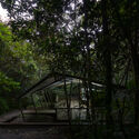 Refuge in the Rainforest - Tour Guide Training Center / Héctor Ayarza + Estudio Garúa - Image 3 of 26