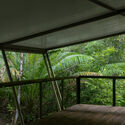 Refuge in the Rainforest - Tour Guide Training Center / Héctor Ayarza + Estudio Garúa - Image 2 of 26