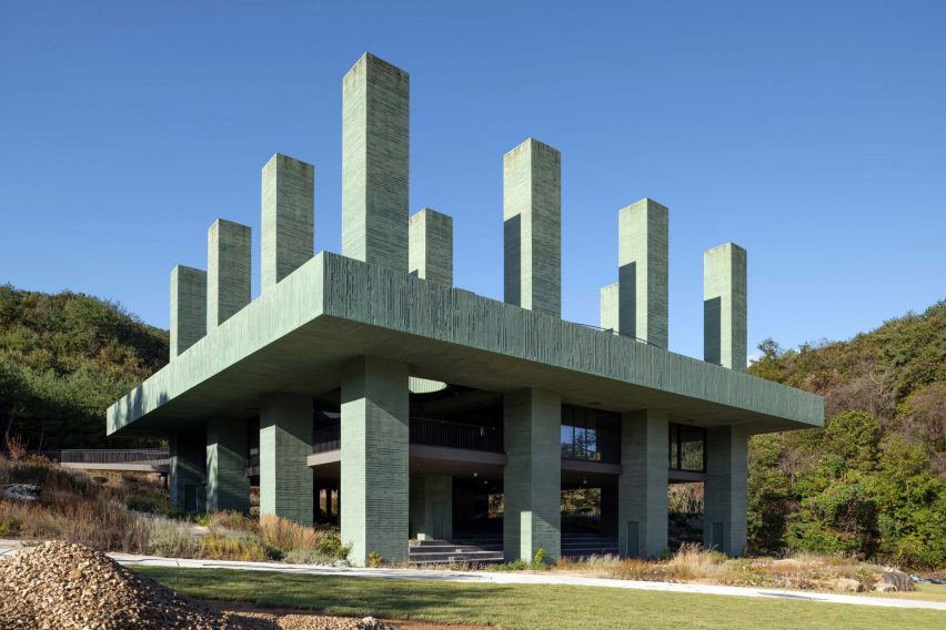 Überhaus restaurant in Les Jardins de Médongaule by Pezo von Ellrichshausen