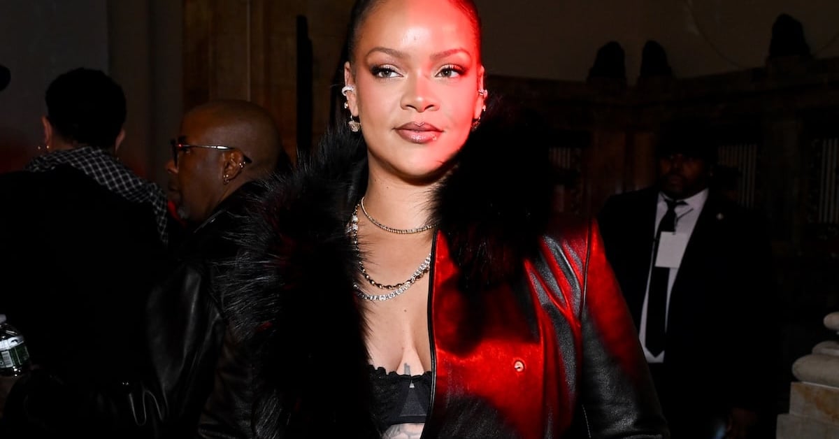 Rihanna Posts Documentary Proof She Is Recording Music