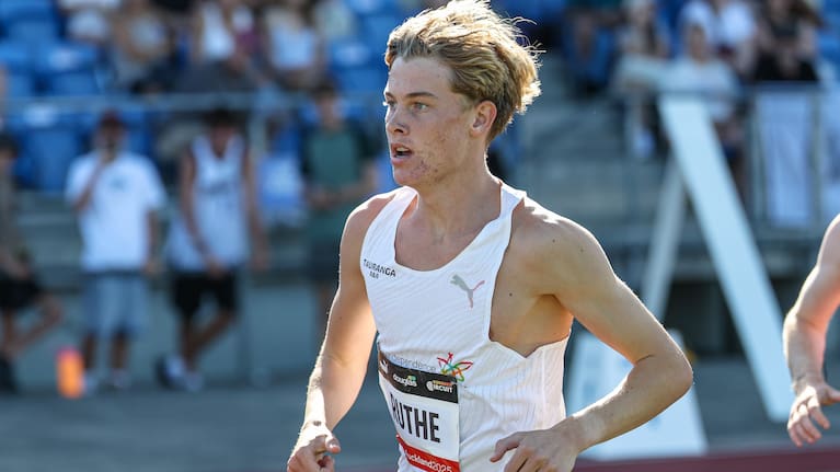 Sam Ruthe on his way to his world record time in the 1500m in Waitakere yesterday.