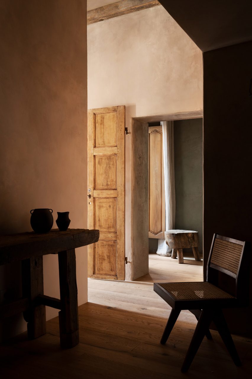 Wooden accents within the wabi-sabi-style home