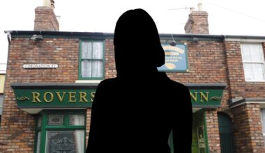 Coronation Street reveals who finds a dead body in flashforward mystery