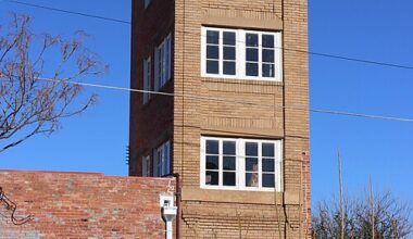 The World’s Smallest Skyscraper Is the Result of a Massive Scam