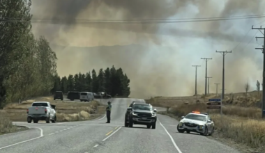 Huge effort to contain grass fire near Clyde