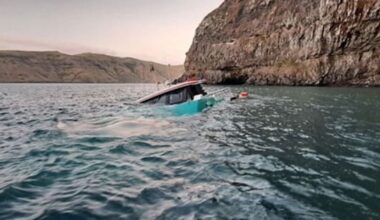 Photo shows submerged Akaroa tourist boat