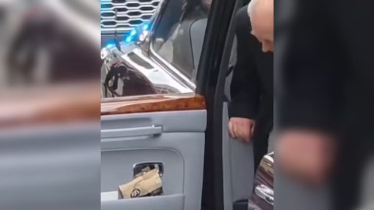 The famous Kiwi snack was spotted in the King's car. (RJ's/Facebook) 